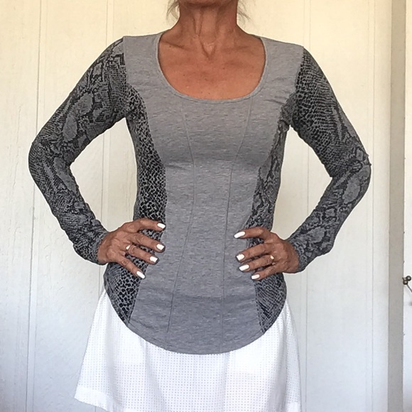 LULULEMON BETWEEN THE LINES LONG SLEEVE TOP SIZE 8 - Picture 5 of 13